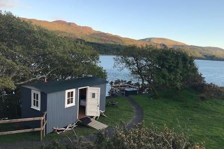 Snowdonia Shepherds Hut + Hot Tub FIVE STAR*****