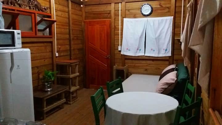 Ლაუნჯი და სასადილო სივრცე.