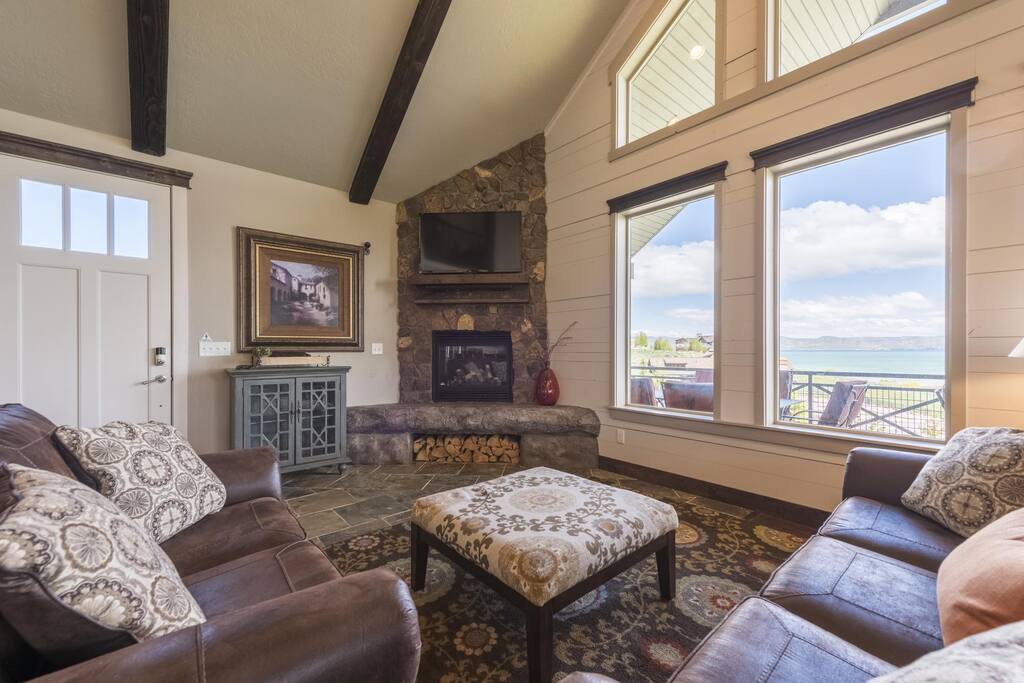Entryway & Living Room