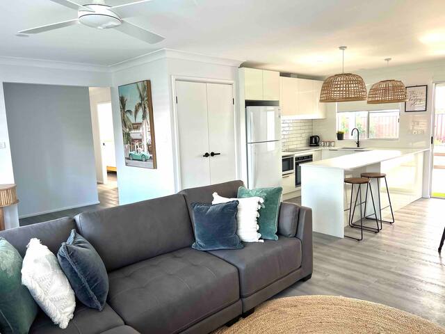 The Family Boathouse – 4 bed house plus 1 bed flat gallery image 2