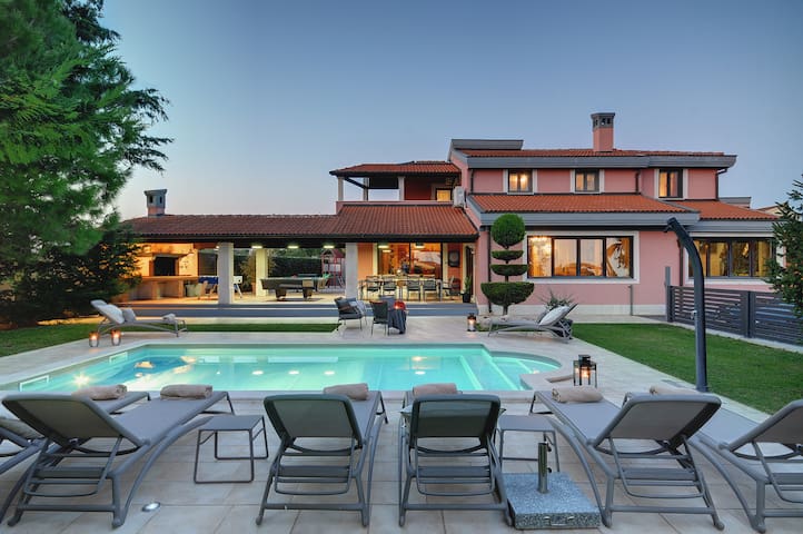 Modern Villa Terrazza In Dalmatia With A Pool Brodarica