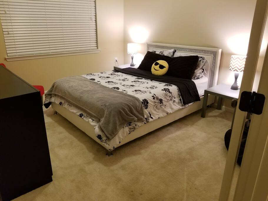 Bedroom 2 with Huge bathroom and jucuzzi tub.