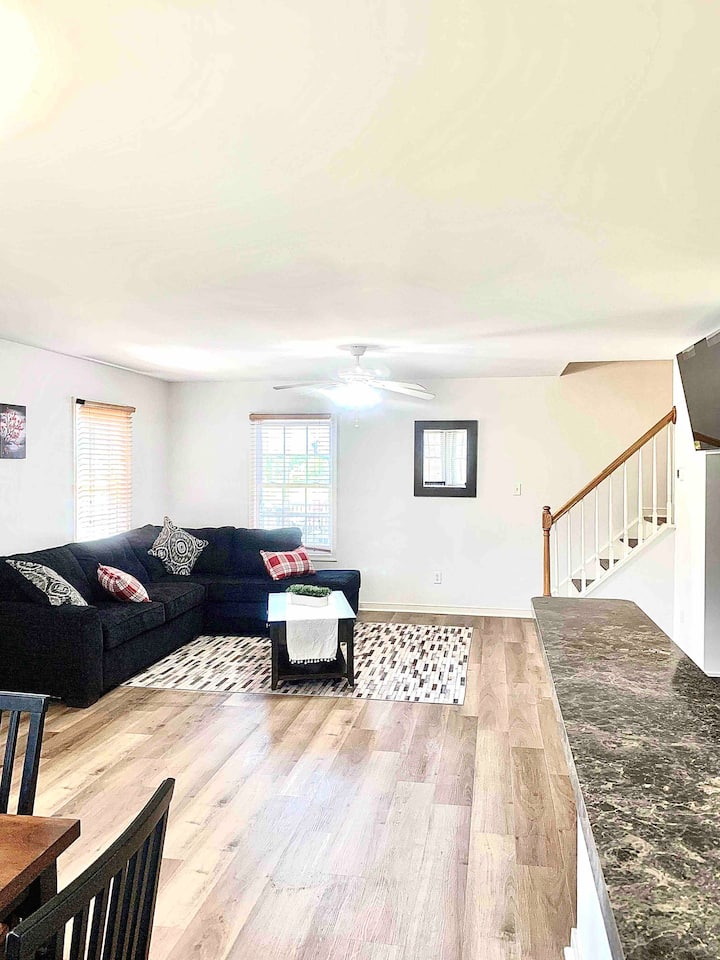 Cheerful Snead  Modern 3 Bedrooms Private Patio - Richmond, VA