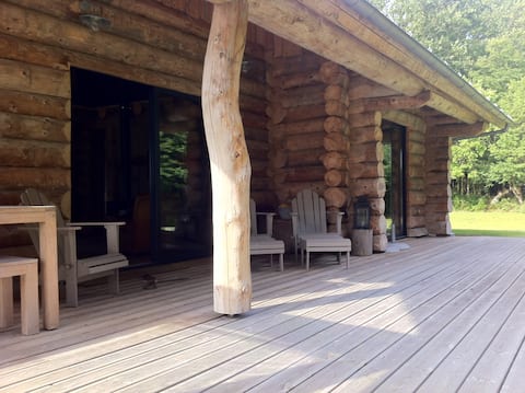 Popular Airbnb listing: Wooden house on the edge of a forest in Eure