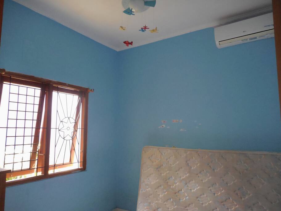 2nd bedroom