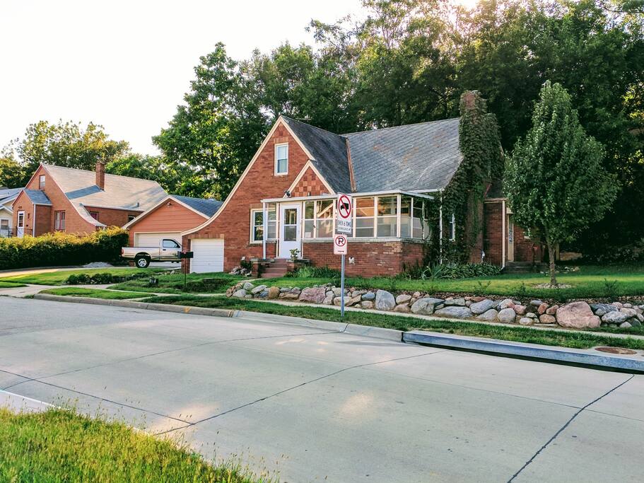 Top 100 Airbnb Rentals 2017 in Omaha, Nebraska