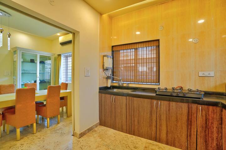 Full kitchen image 2