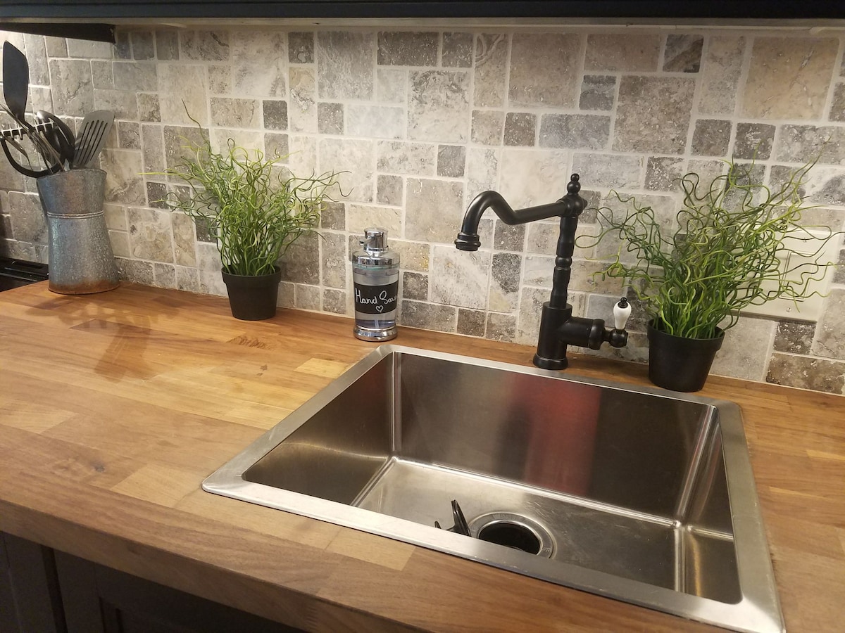 Full kitchen image 2