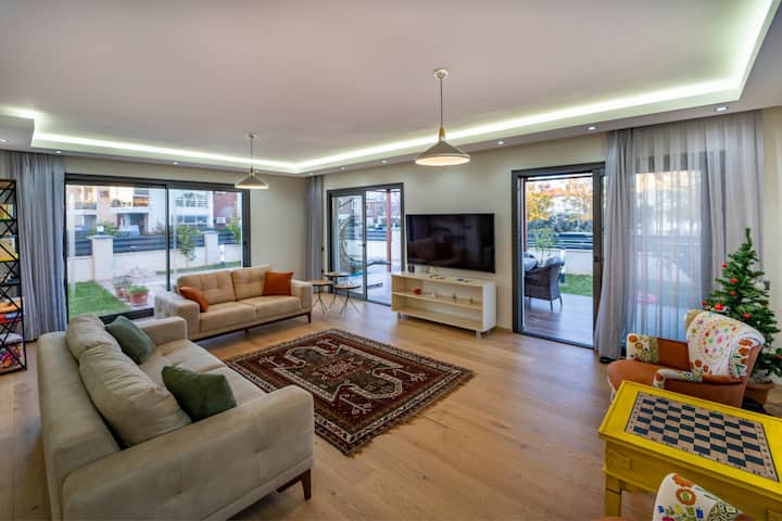Merkezde Muhteşem Havuzlu Villa - Fethiye