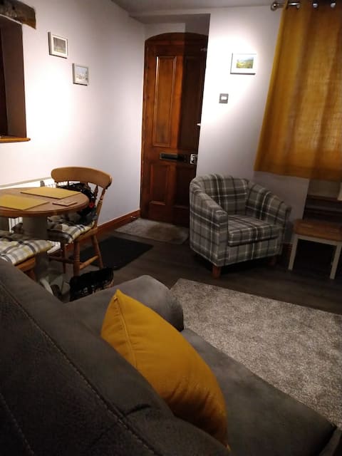 Successful Airbnb property: Cosy and comfortable,a little gem in Tideswell