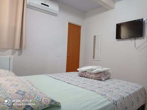 Top Airbnb: Private room 2 minutes from the Basilica em Trindade
