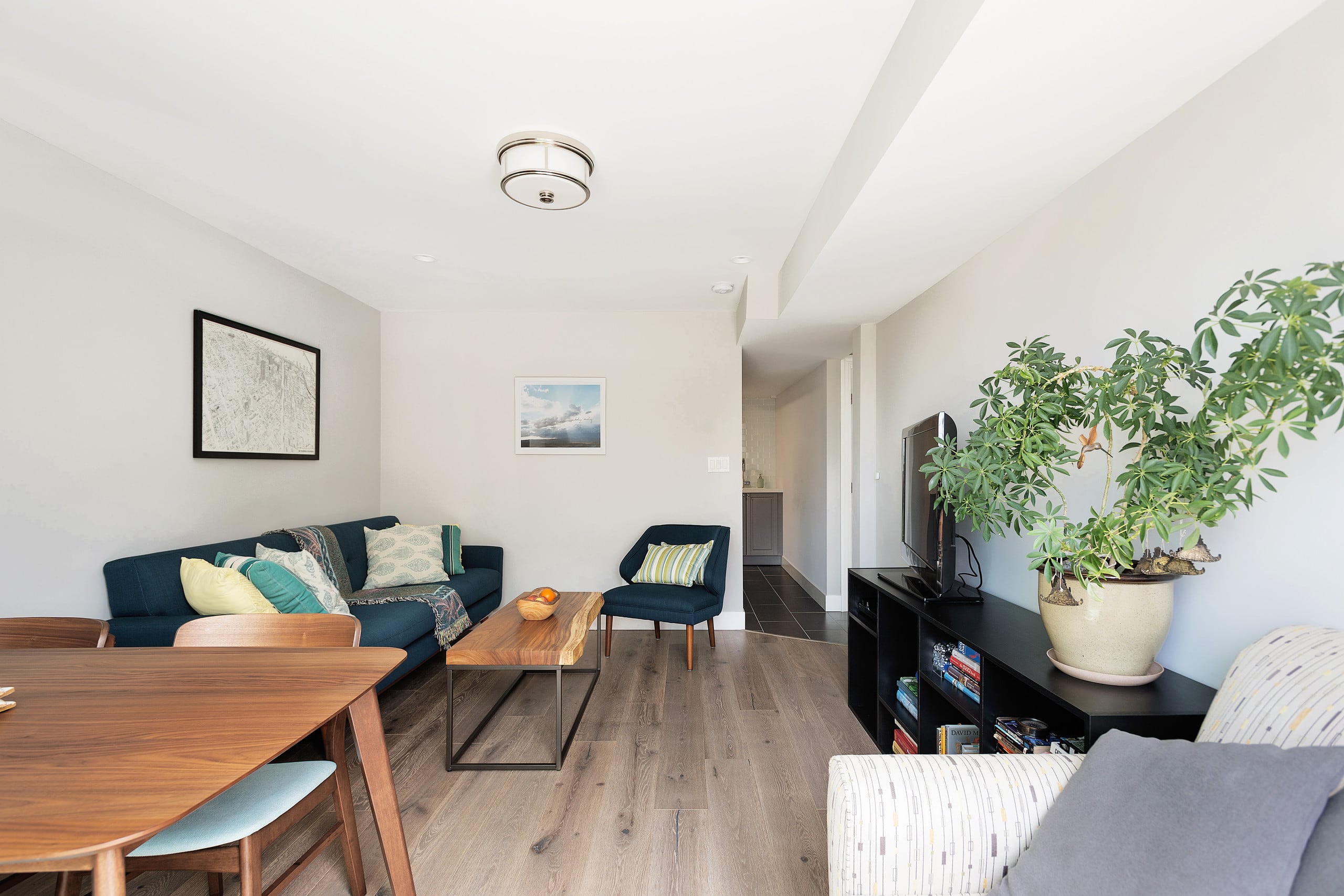 Clean & Private Family Guest Suite near the Beach - Image 3