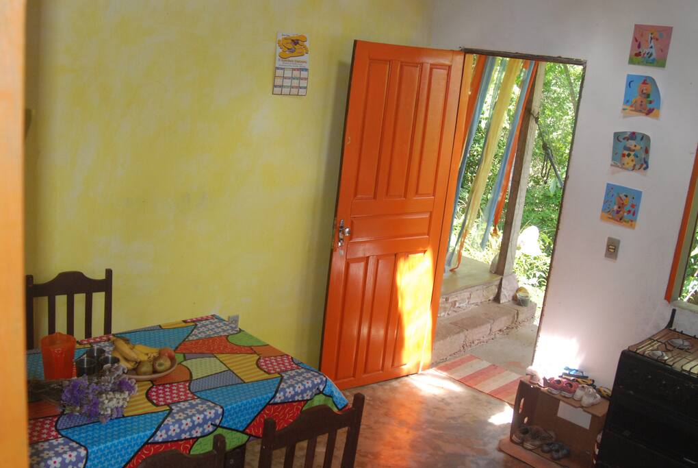 Sala-Cuzinha com rede a fora para contemplar.