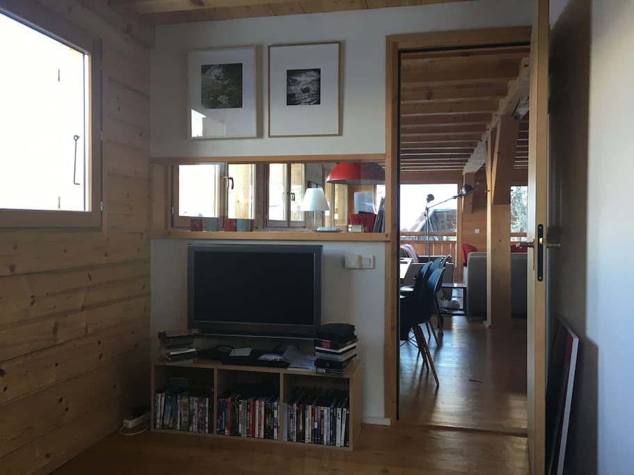 bureau / TV