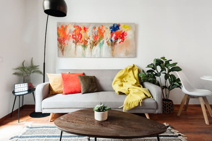 Chic Central Apartment 2 Minutes From Las Ramblas