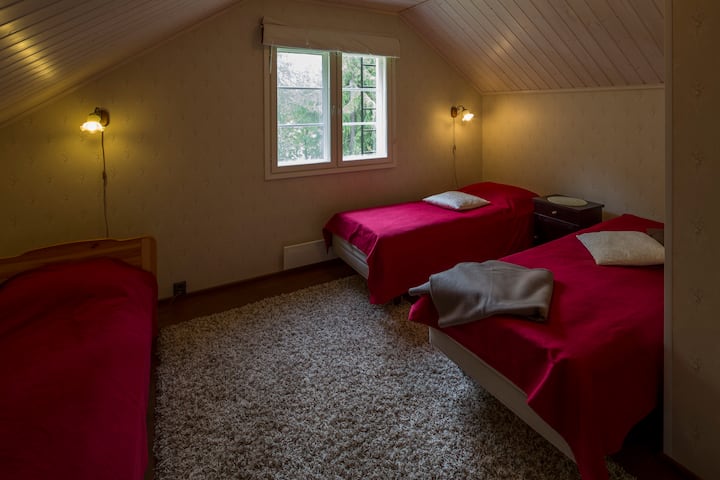 Upstairs bedroom with three single beds.