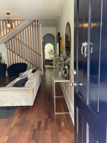 Charming 3br house Bondi gallery image 2