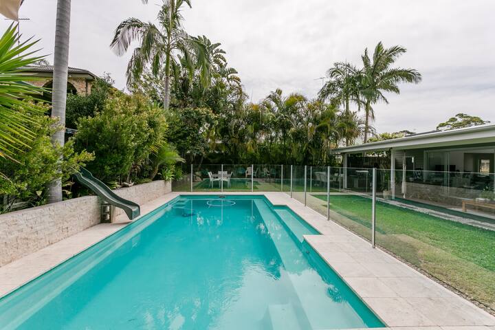 Hampton’s Beach House.- Tropical Pool! gallery image 3