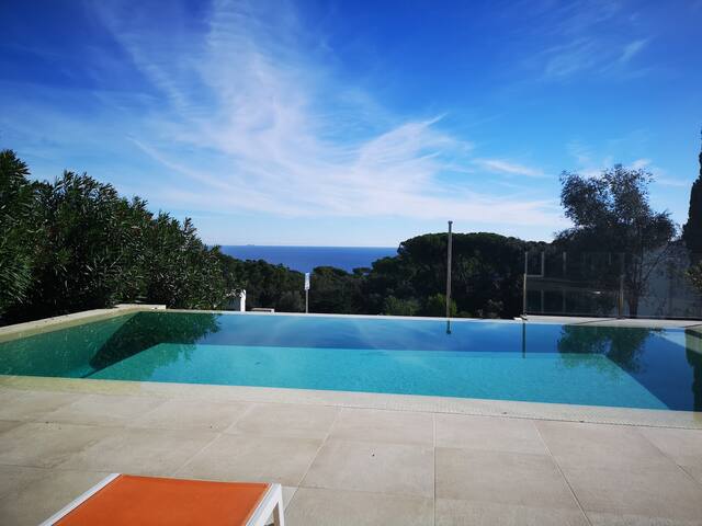 Magnifique villa vue mer à 1km des plages gallery image 3