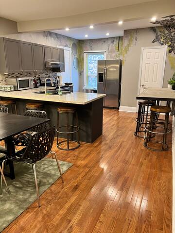 Artist’s Dream-Loft in Toronto w/ rooftop patio gallery image 5