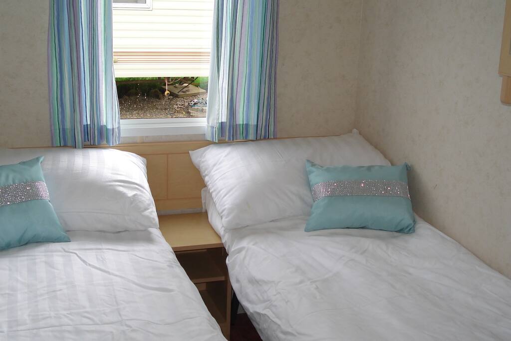 Twin bedroom