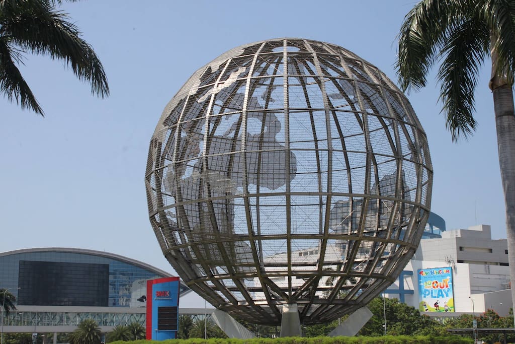The unit is a few minutes walk to Mall of Asia.