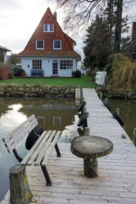 Das Strandhaus hat einen eigenen Steg