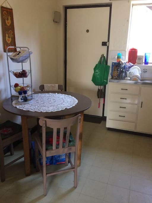 Dine-in kitchen