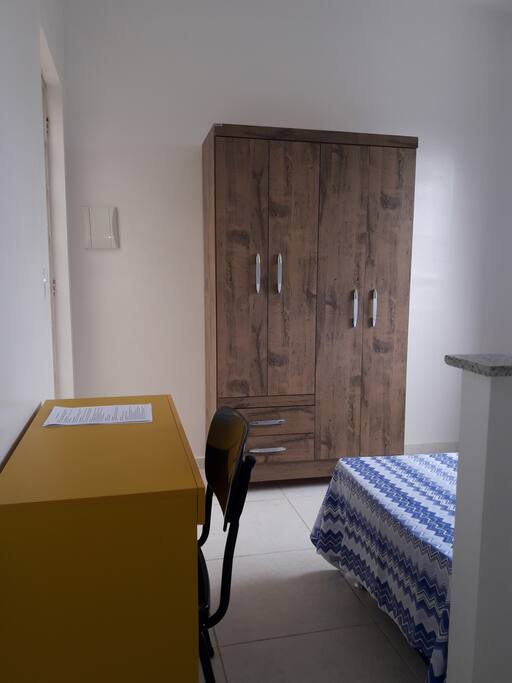 Mesa e Armário