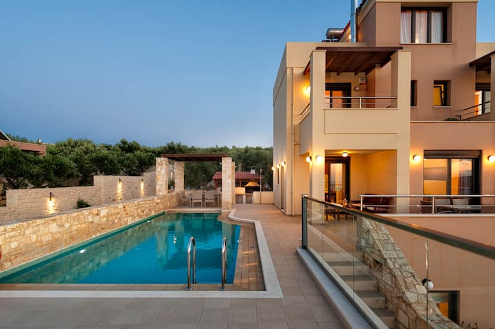 GiAnna 5bd+Attic Luxury Villa gallery image 3