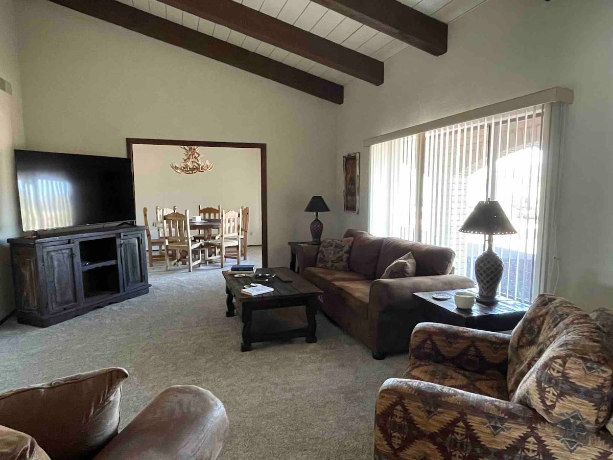 Popular Airbnb listing: Team Ropers Ranch House in Phoenix