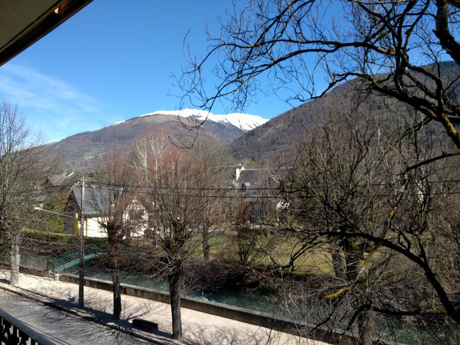 DE LA TERRASSE