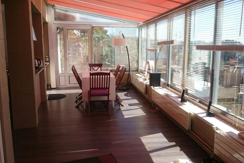 Véranda salle à manger vue pleine sur la seine