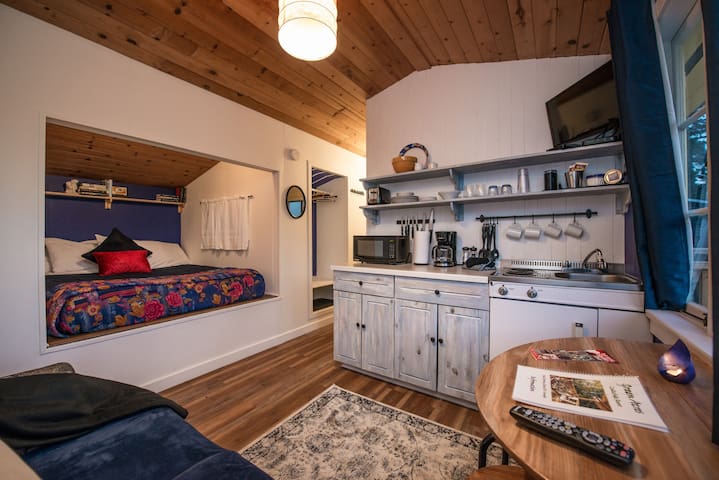 Cabin 12 Cabins For Rent In Salt Spring Island British Columbia