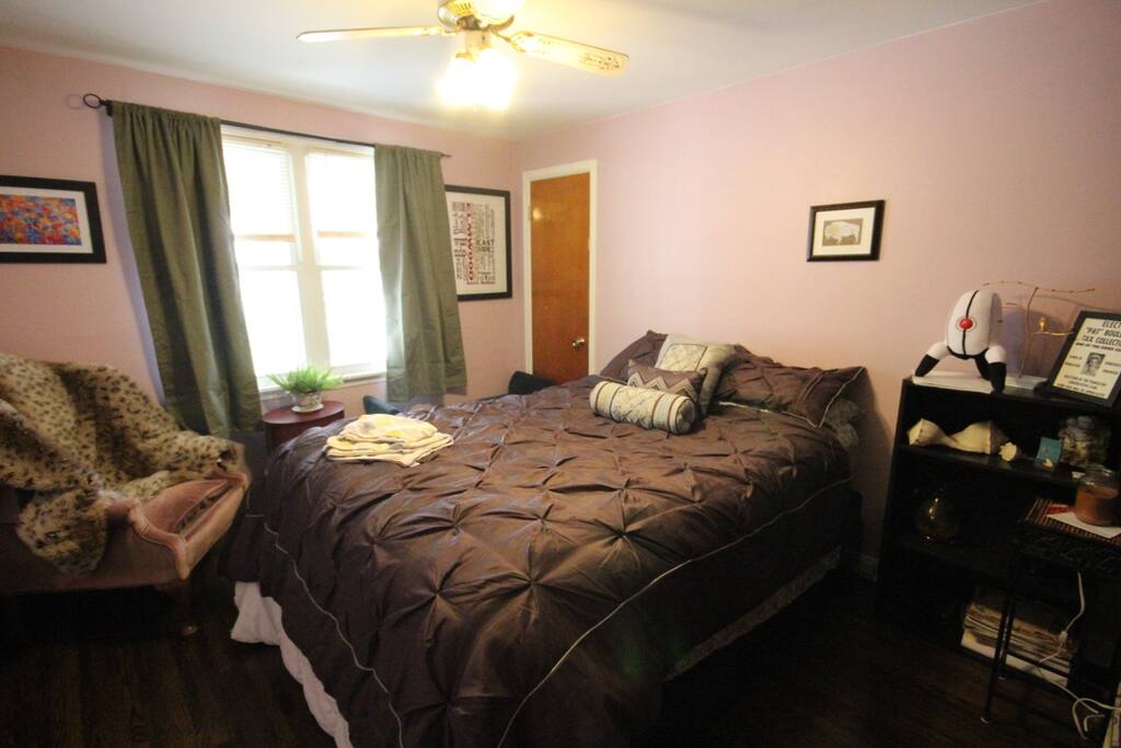 Your private room has a queen bed and blackout curtains, with a view of the lovely backyard. Chair for reading and a bench for your luggage.