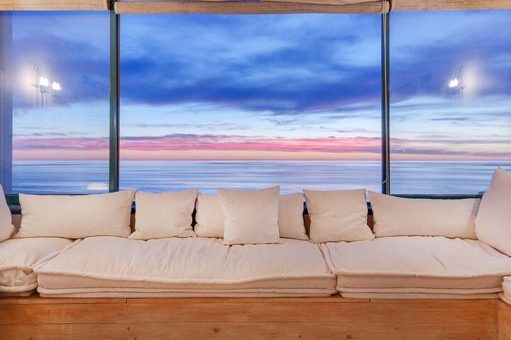 Light and Bright in Bantry Bay gallery image 2