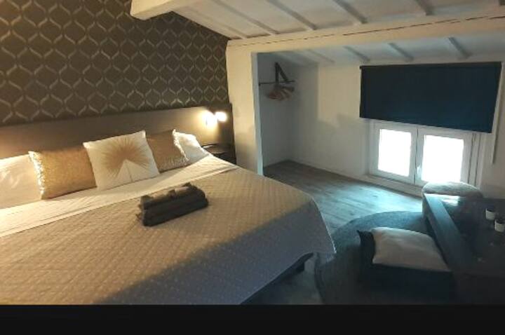 Rooms and penthouse by the sea