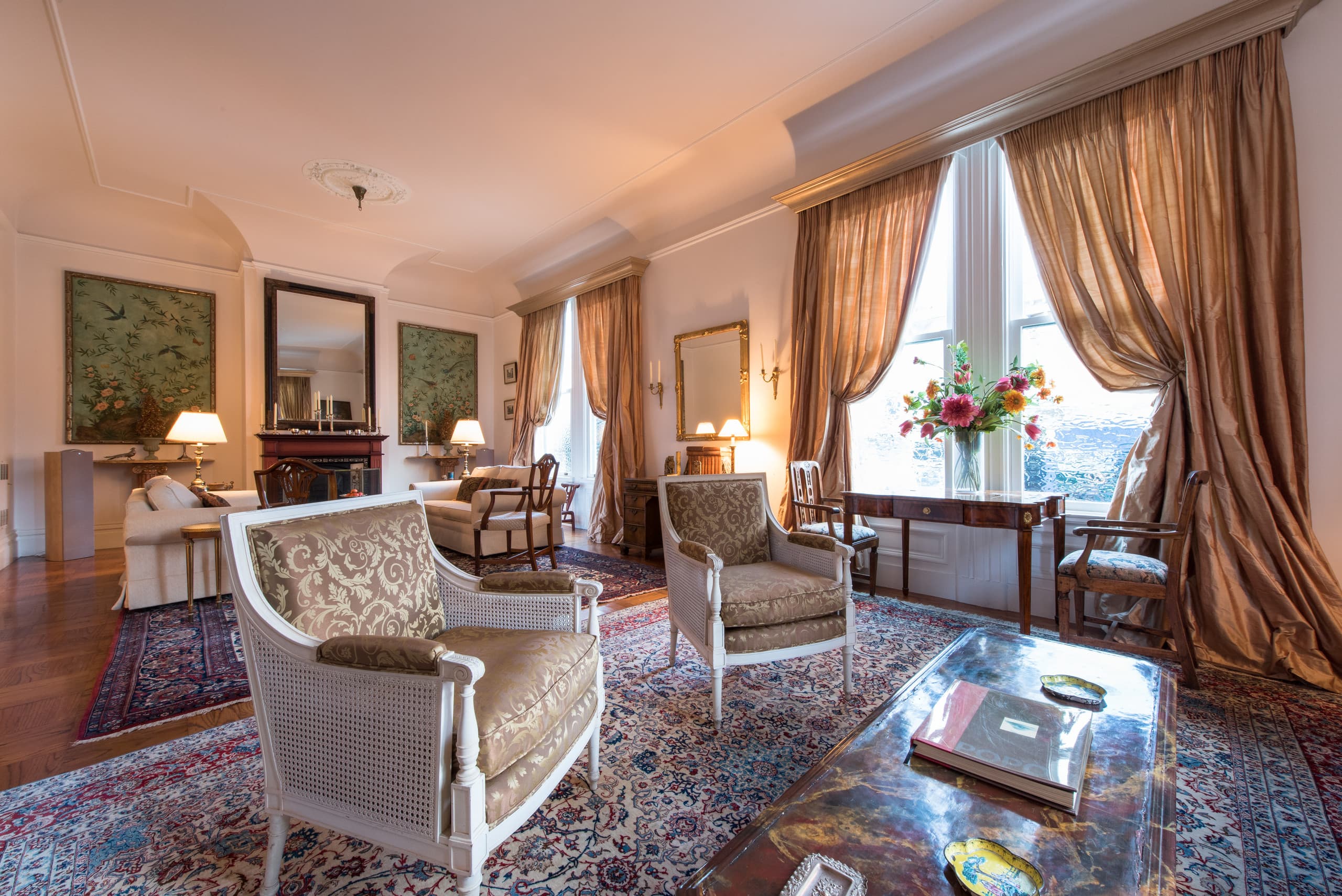 Home in San Francisco · ★4.96 · 6 bedrooms · 8 beds · 4.5 baths - Image 2