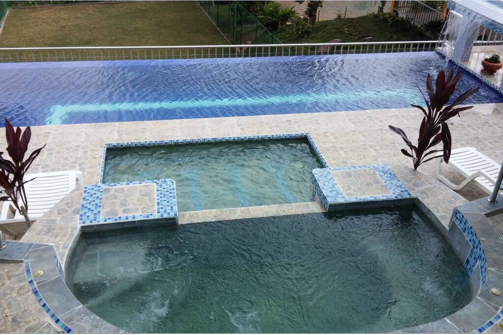 Jacussi y piscina