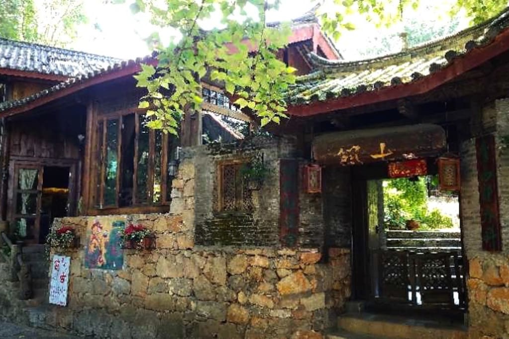 Hotel yard gate