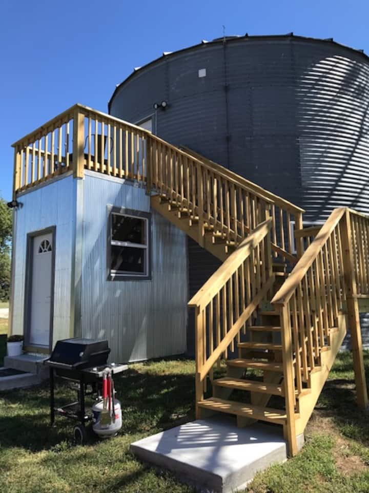 The BIN HOUSE at THE GOOD LIFE FARM, SEWARD NE Farm stays for Rent in