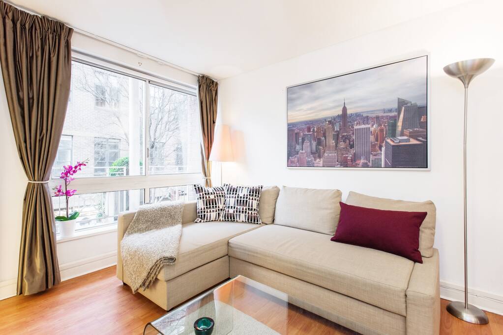 Spacious open floor plan. Amazing Covent Garden accomodation