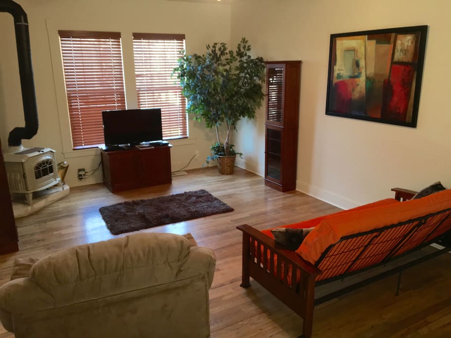 Flat screen HD cable tv, blu-ray dvd, fluffy recliner and futon sofa