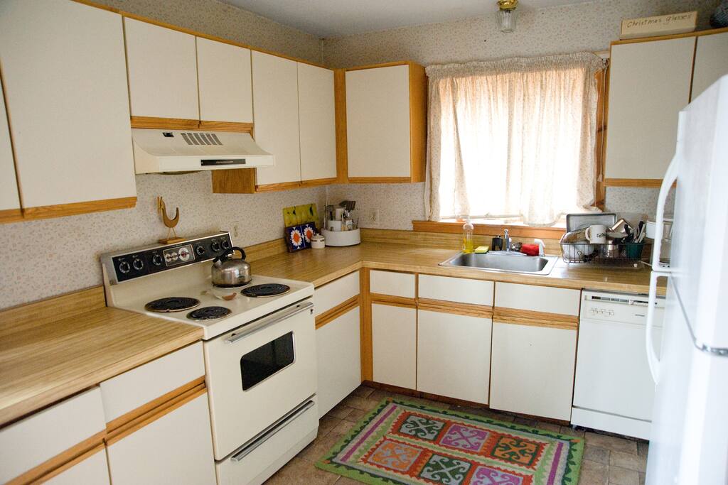 Full kitchen