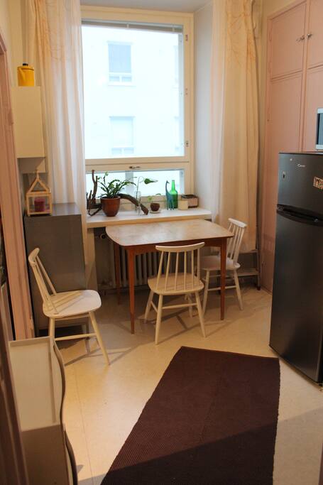 There is a fridge, a small freezer, a stove, an oven, a microwave, a coffeemachine and a kettle in the kitchen. You are also welcome to use all kitchen utensils.