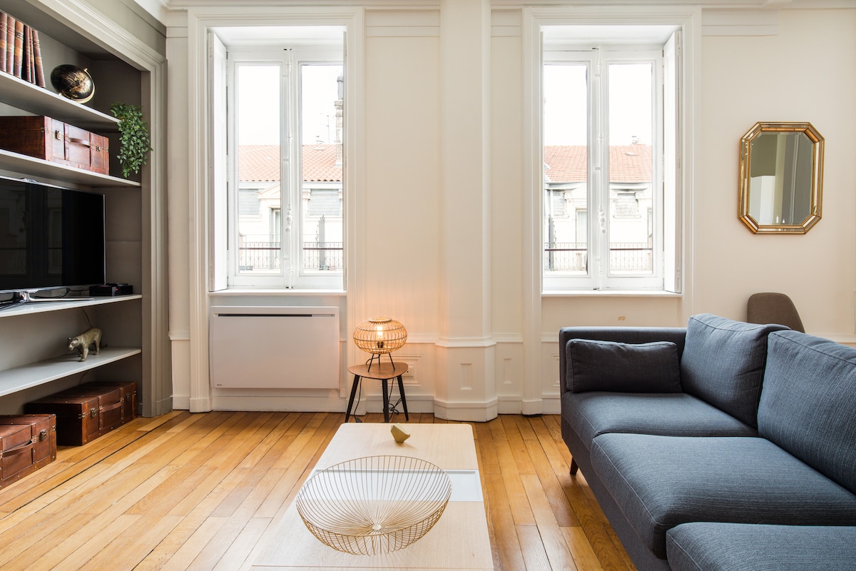 Leistungsstarkes Airbnb: Large Haussmann apartment in the center of Lyon in Lyon 2e Arrondissement