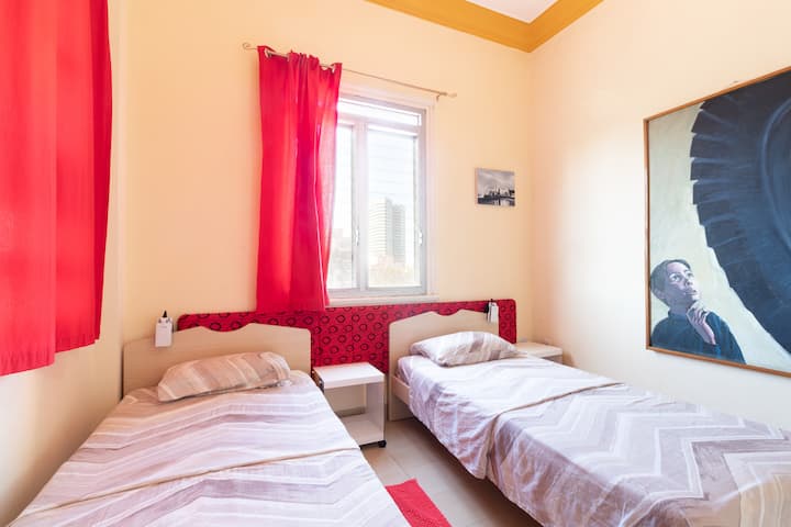 Chambre avec deux lits simples