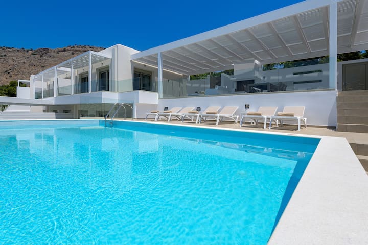 Villa Dione with pool in Pefkos, Lindos area