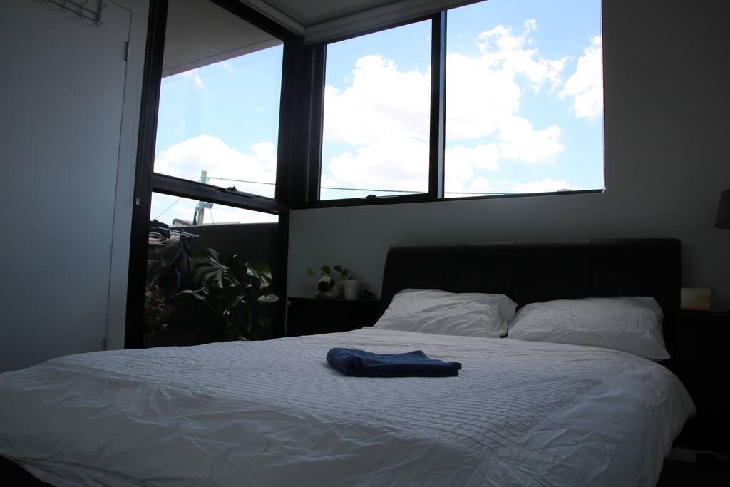 queen bedroom