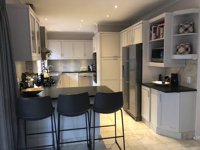 Seaside living:Lovely, spacious, sunny family home gallery image 2